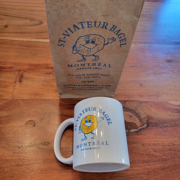St Viateur key chain + St Viateur Bagel mug, Brand new with bag - Picture 2 of 8